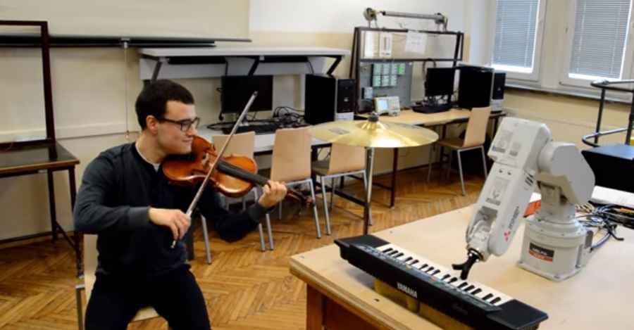 A student at the AGH University of Science and Technology in Cracow programmed a robot that plays the piano